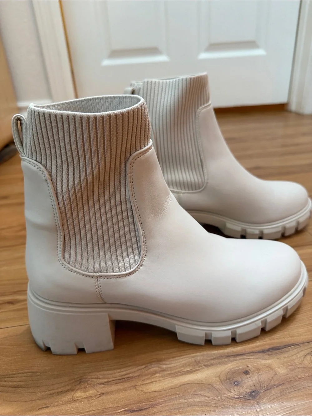 Steve Madden Women's Cream Chelsea Ankle Boots